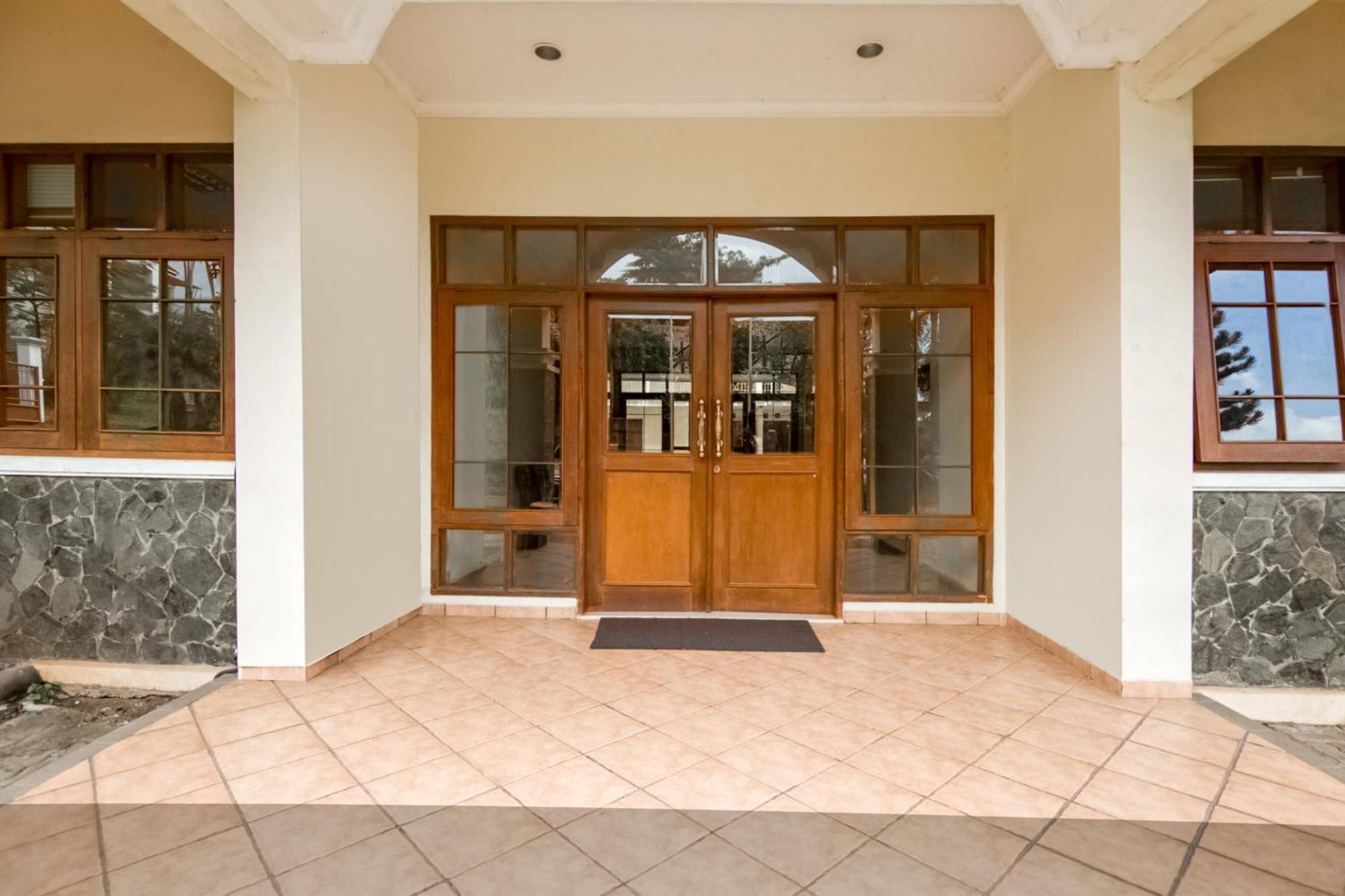 OYO 3335 Wisma Langen Werdhasih Semarang Exterior foto