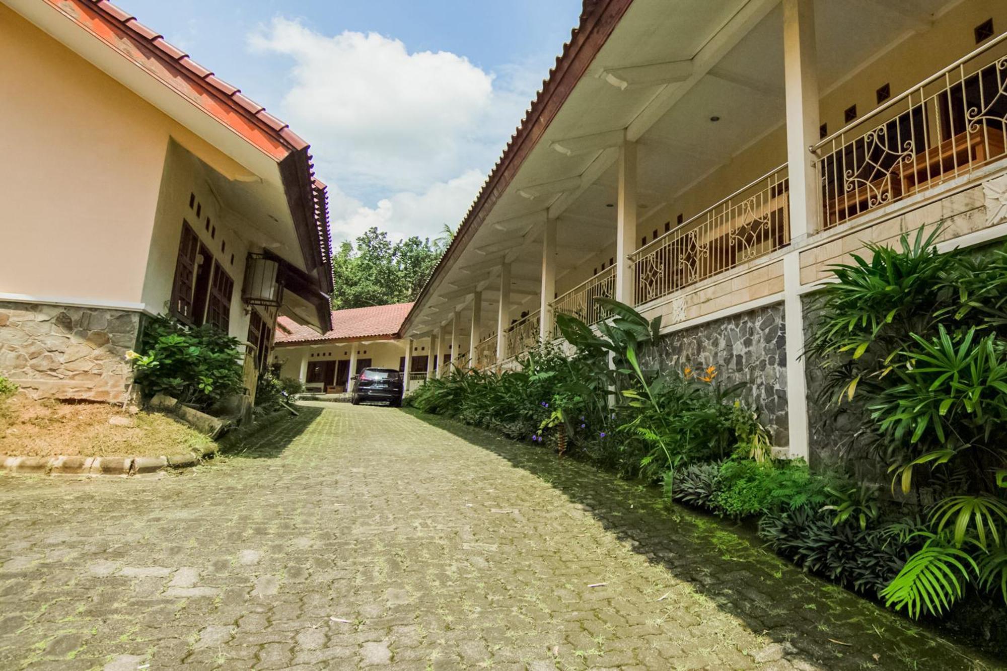 Hotel OYO 3335 Wisma Langen Werdhasih Semarang Exterior foto